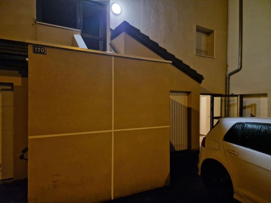 Logement Atypique & Parking Gratuit Жекс Екстер'єр фото