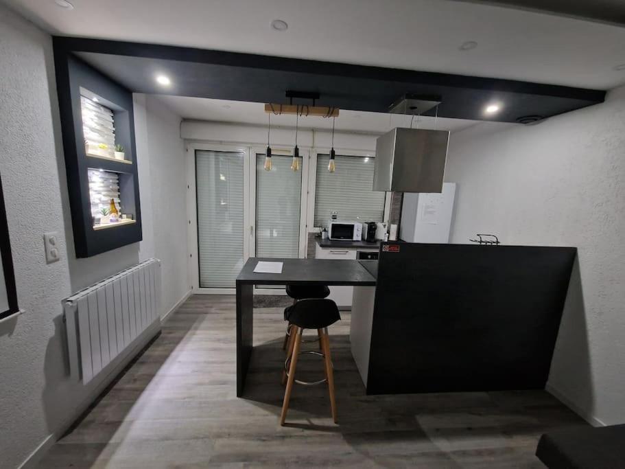 Logement Atypique & Parking Gratuit Жекс Екстер'єр фото