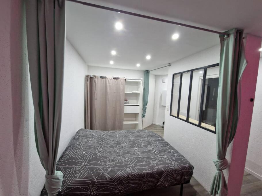 Logement Atypique & Parking Gratuit Жекс Екстер'єр фото