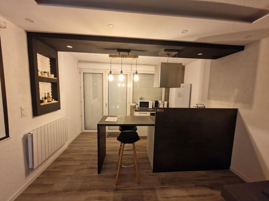 Logement Atypique & Parking Gratuit Жекс Екстер'єр фото