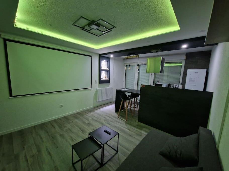 Logement Atypique & Parking Gratuit Жекс Екстер'єр фото