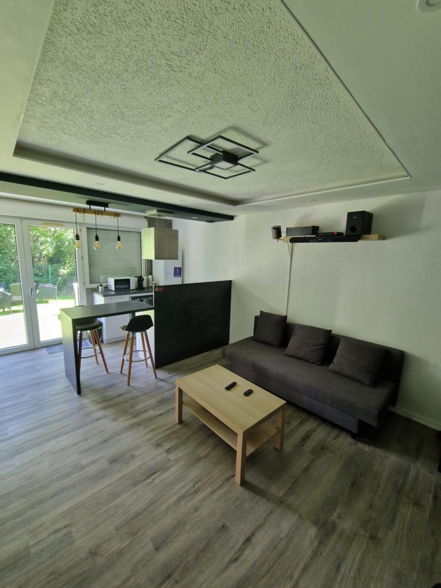 Logement Atypique & Parking Gratuit Жекс Екстер'єр фото